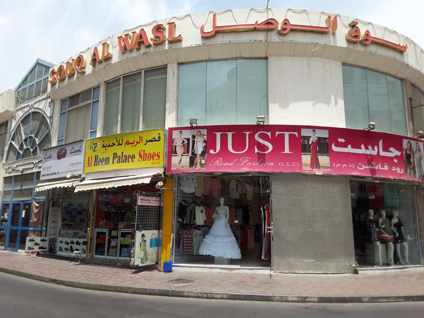 HiDubai-business-mohammed-farid-trading-shopping-beauty-cosmetics-stores-naif-dubai-2