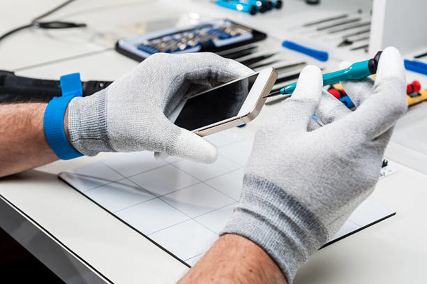 HiDubai-business-burj-al-naher-mobile-phone-repair-shopping-consumer-electronics-naif-dubai