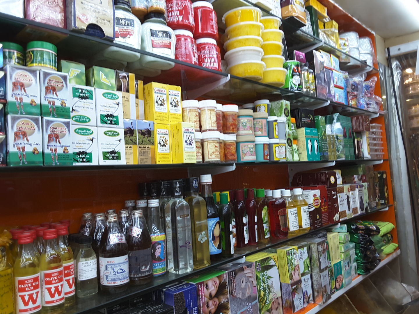 Royal Saffron Trading(Distributors & Wholesalers) in Al Buteen, Dubai