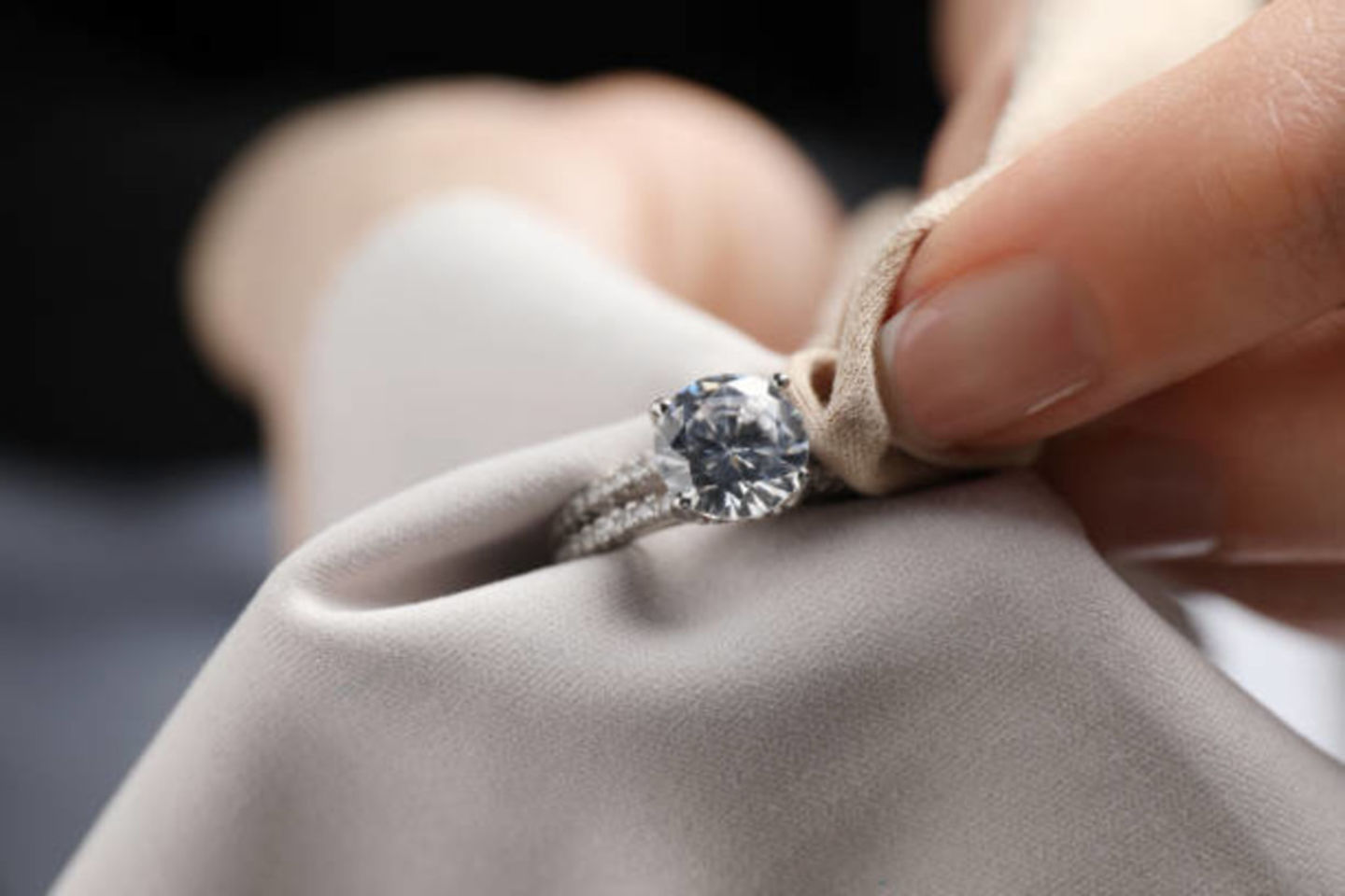 HiDubai-business-mohammed-ali-goldsmith-shopping-jewellery-precious-stones-al-daghaya-dubai