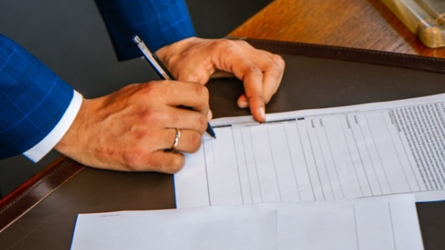 HiDubai-business-noor-al-jazeera-documents-clearing-services-b2b-services-pros-hor-al-anz-east-dubai