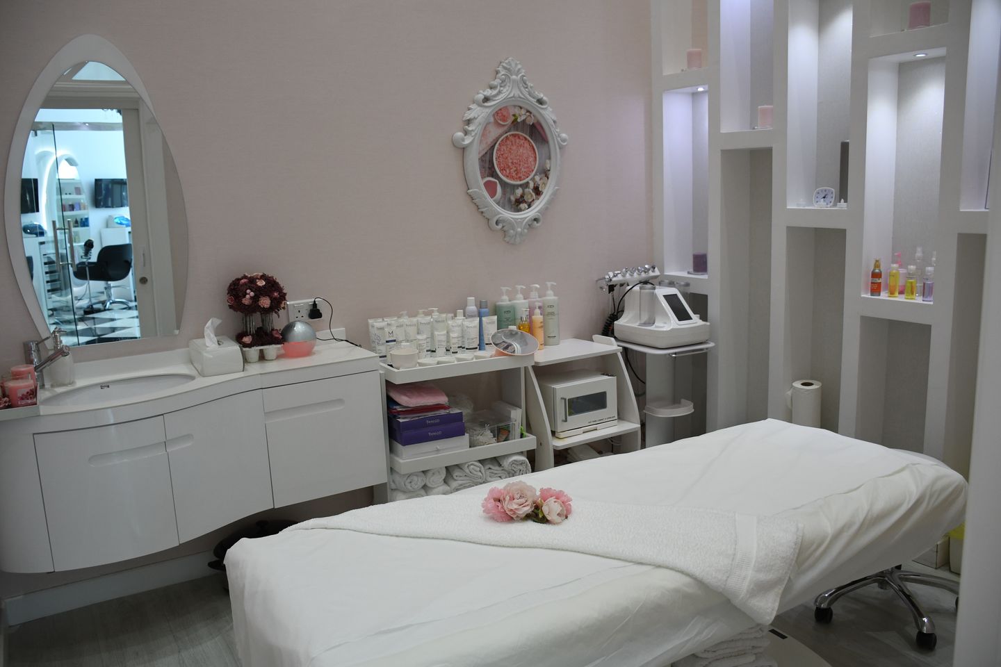 HiDubai-business-tamara-beauty-ladies-cosmetic-personal-care-center-beauty-wellness-health-beauty-salons-al-muraqqabat-dubai