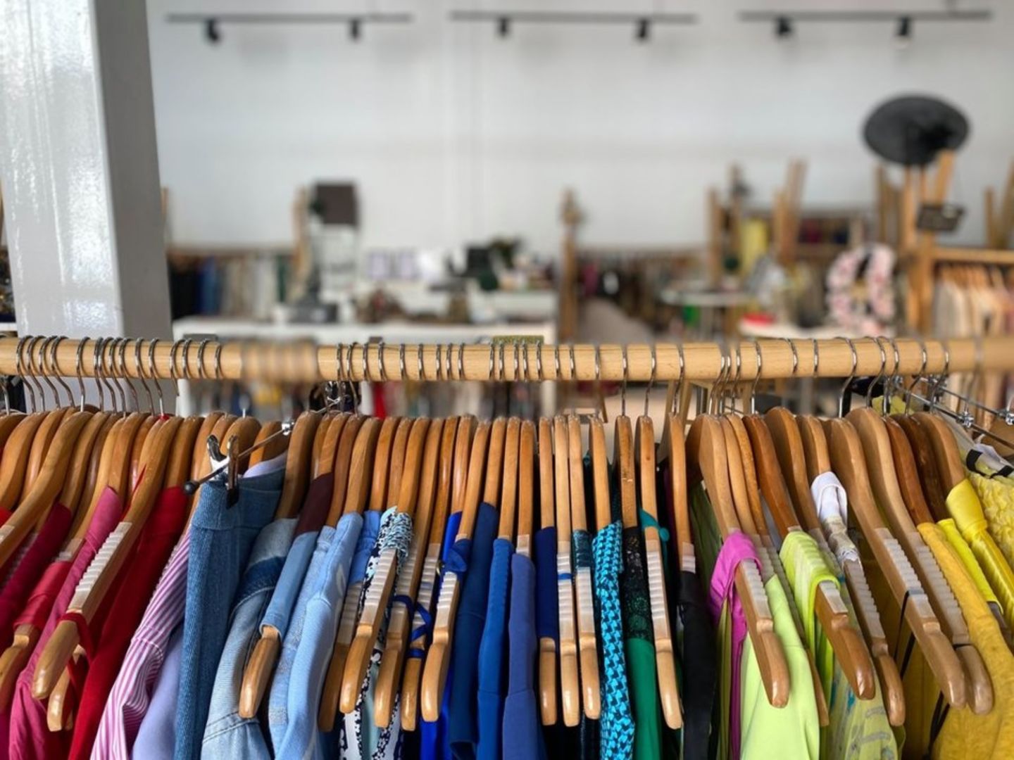 HiDubai-business-retold-used-cloths-trading-shopping-apparel-jumeirah-lake-towers-al-thanyah-5-dubai