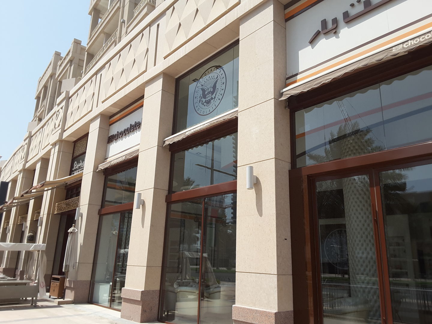 HiDubai-business-alison-nelson-chocolate-bar-food-beverage-bakeries-desserts-sweets-burj-khalifa-dubai