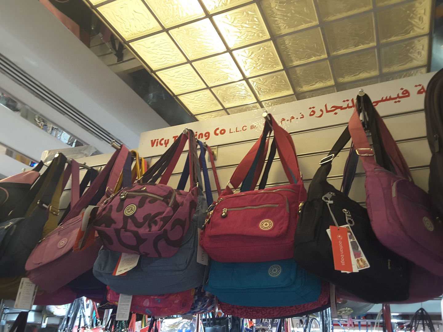 HiDubai-business-vicy-trading-shopping-luggage-travel-accessories-al-karama-dubai-2