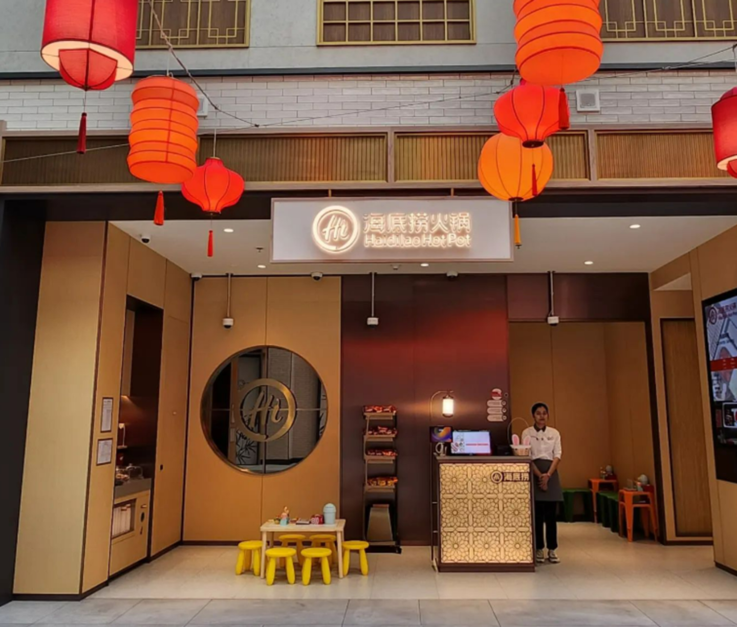 HiDubai-business-hai-di-lao-uae-restaurant-food-beverage-restaurants-bars-burj-khalifa-dubai