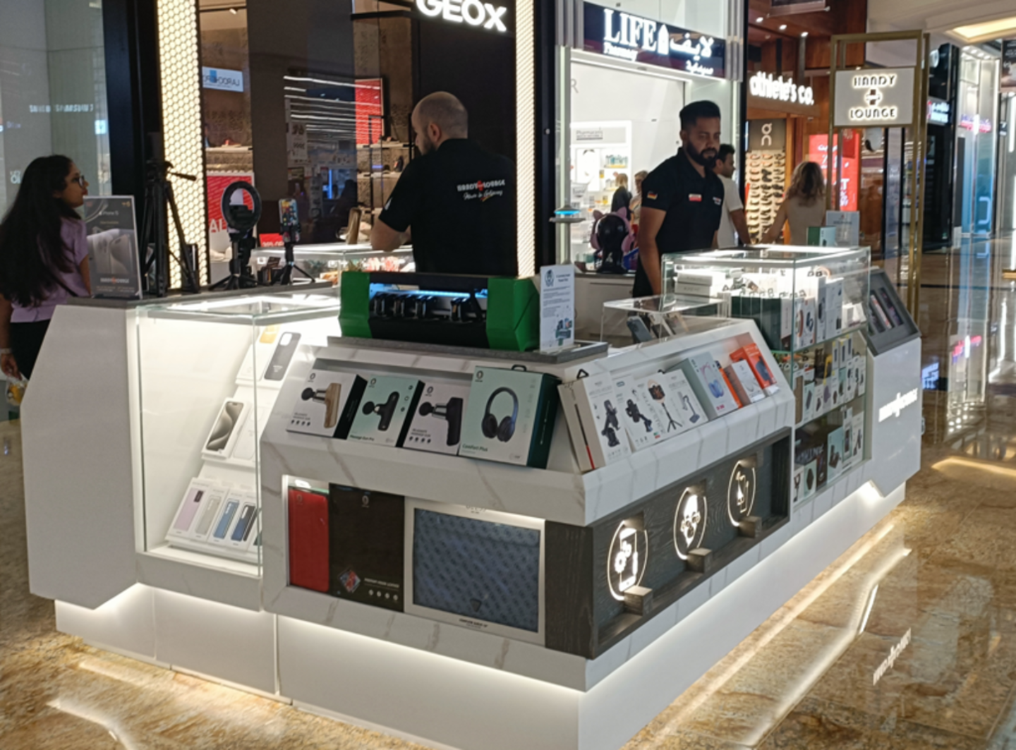 HiDubai-business-handy-repair-lounge-shopping-consumer-electronics-al-barsha-1-dubai