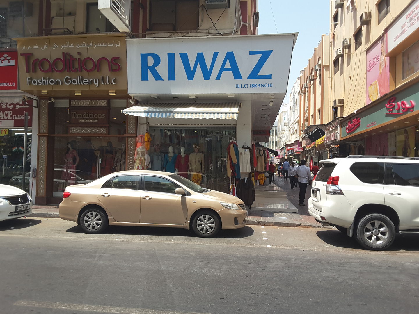 HiDubai-business-riwaz-trading-shopping-apparel-meena-bazar-al-souq-al-kabeer-dubai-4
