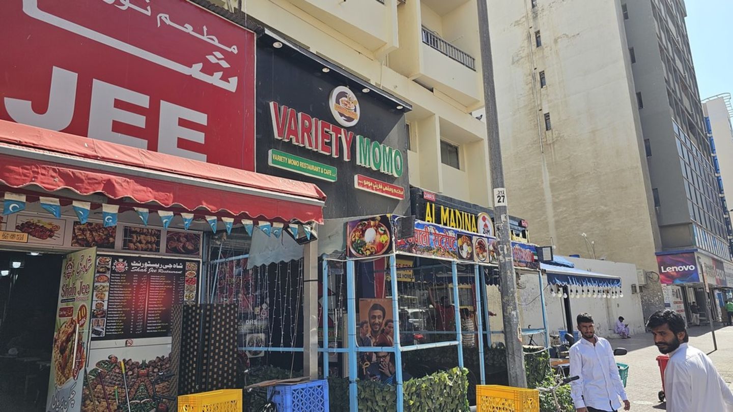 HiDubai-business-variety-momo-food-beverage-restaurants-bars-meena-bazar-al-souq-al-kabeer-dubai