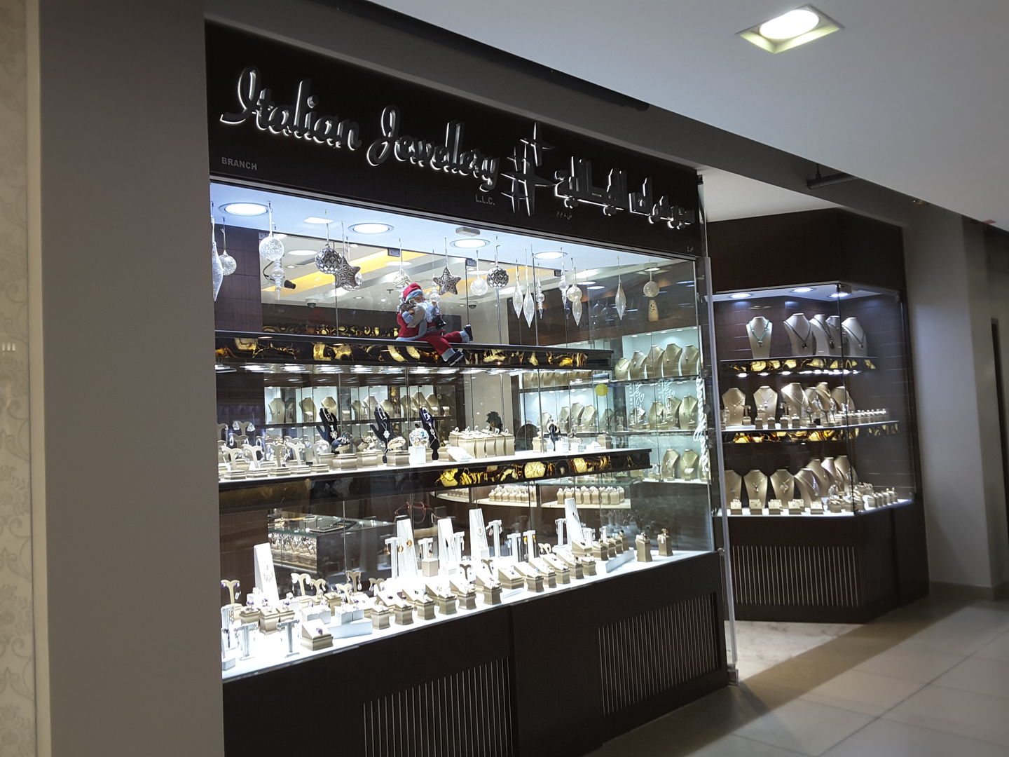 HiDubai-business-italian-jewellery-shopping-jewellery-precious-stones-al-quoz-industrial-3-dubai-2