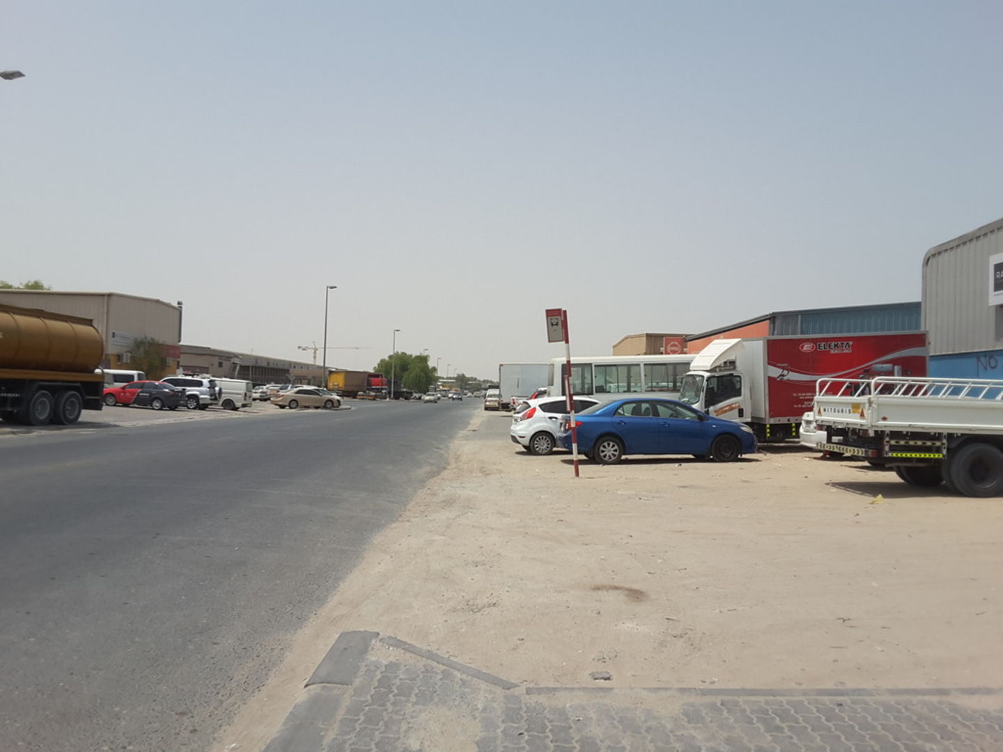 HiDubai-business-quoz-t-choithram-stores-2-bus-stop-transport-vehicle-services-public-transport-al-quoz-industrial-4-dubai-2