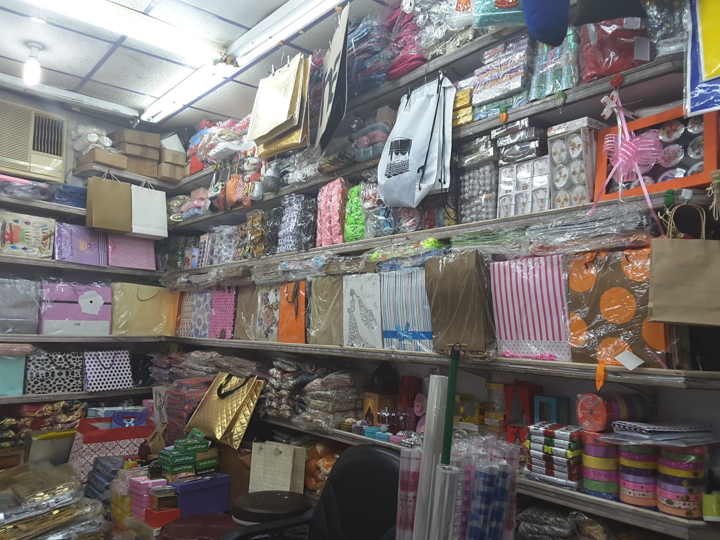 HiDubai-business-mohd-hashem-trading-co-shopping-souvenirs-gifts-al-ras-dubai-2