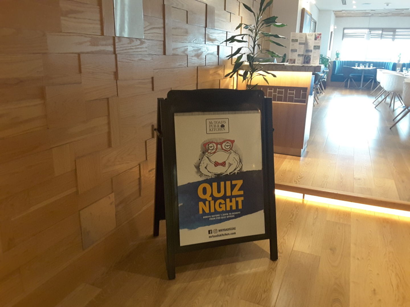 HiDubai-business-mr-toads-pub-kitchen-food-beverage-restaurants-bars-dubai-silicon-oasis-nadd-hessa-dubai-4