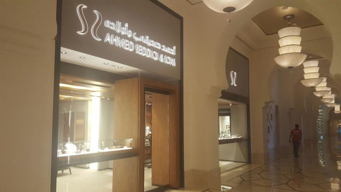 HiDubai-business-ahmed-seddiqi-sons-shopping-watches-eyewear-jumeirah-2-dubai-2