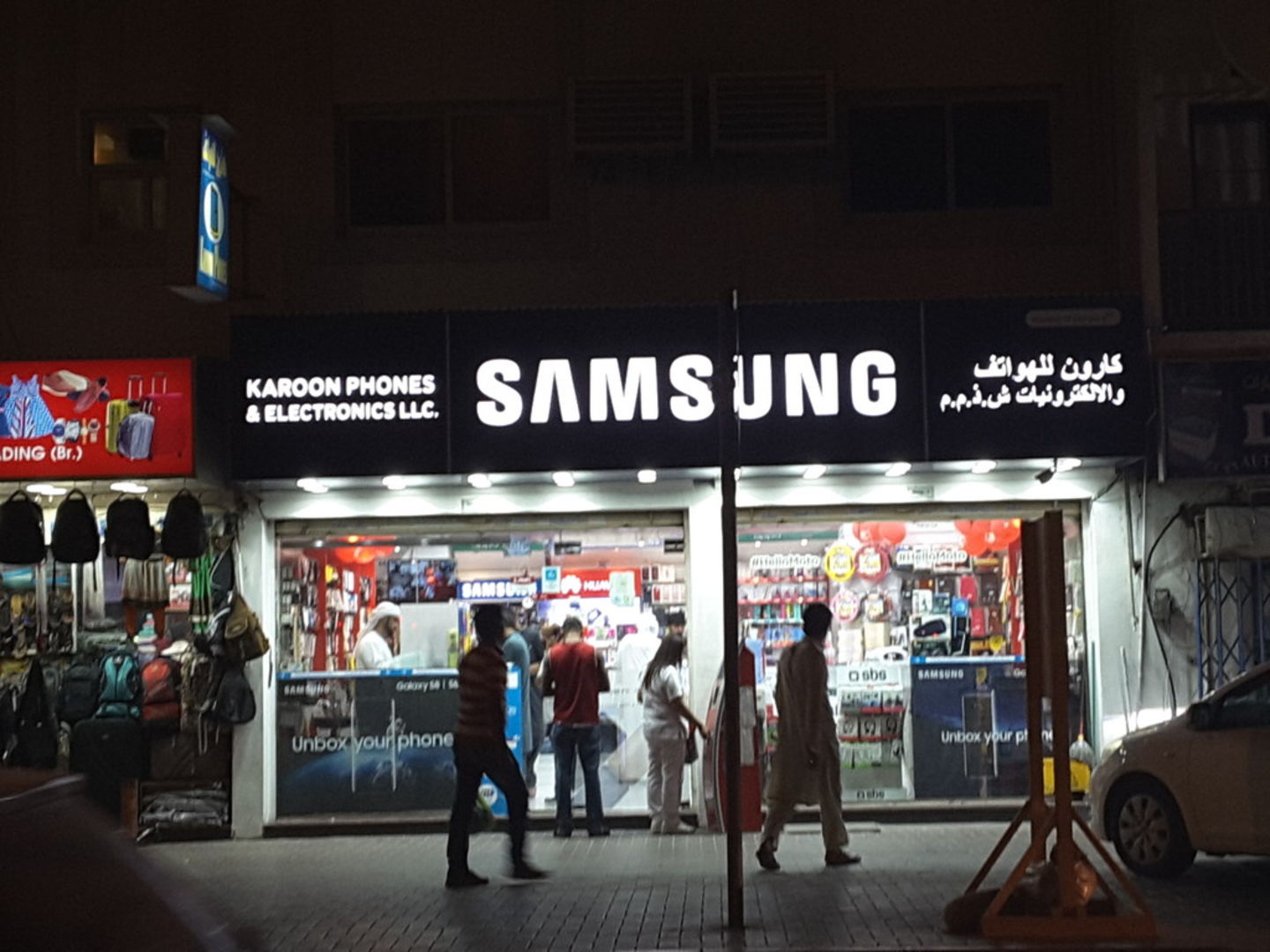 HiDubai-business-karoon-phones-electronics-shopping-consumer-electronics-al-satwa-dubai-2