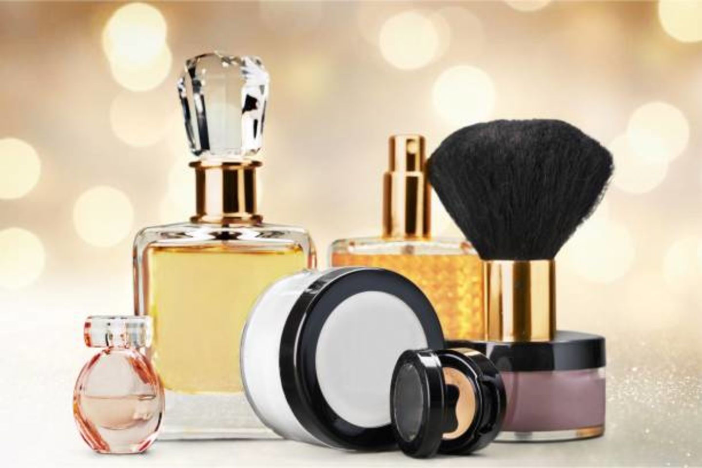 HiDubai-business-shaghaf-gallery-perfumes-shopping-beauty-cosmetics-stores-port-saeed-dubai