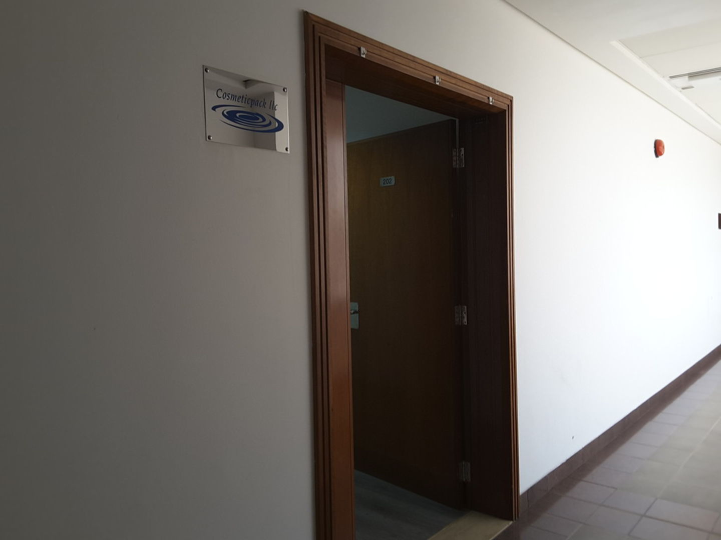 HiDubai-business-cosmetic-pack-b2b-services-distributors-wholesalers-al-rigga-dubai-2