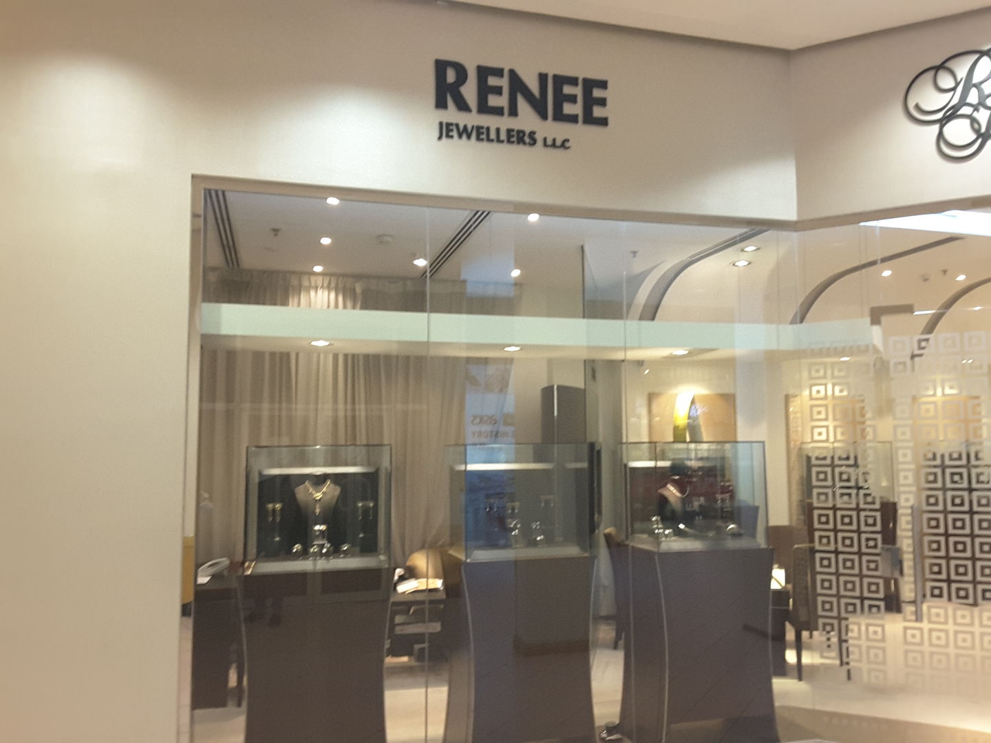 HiDubai-business-renee-jewellers-shopping-jewellery-precious-stones-wafi-umm-hurair-2-dubai-2