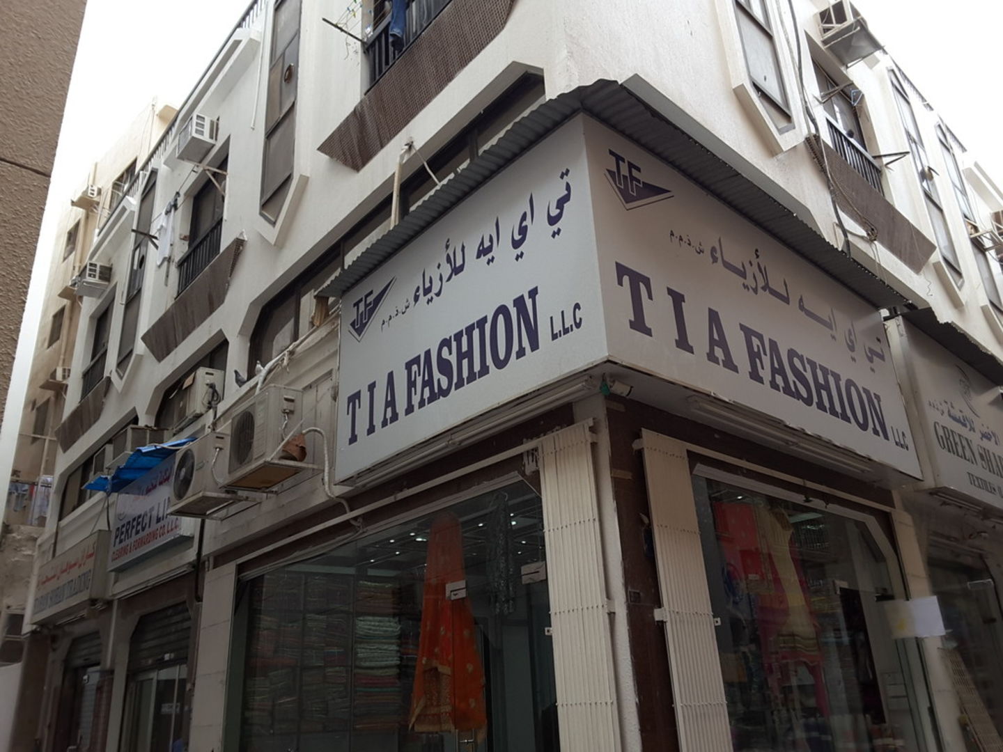 HiDubai-business-tia-fashion-b2b-services-distributors-wholesalers-al-fahidi-al-souq-al-kabeer-dubai-2