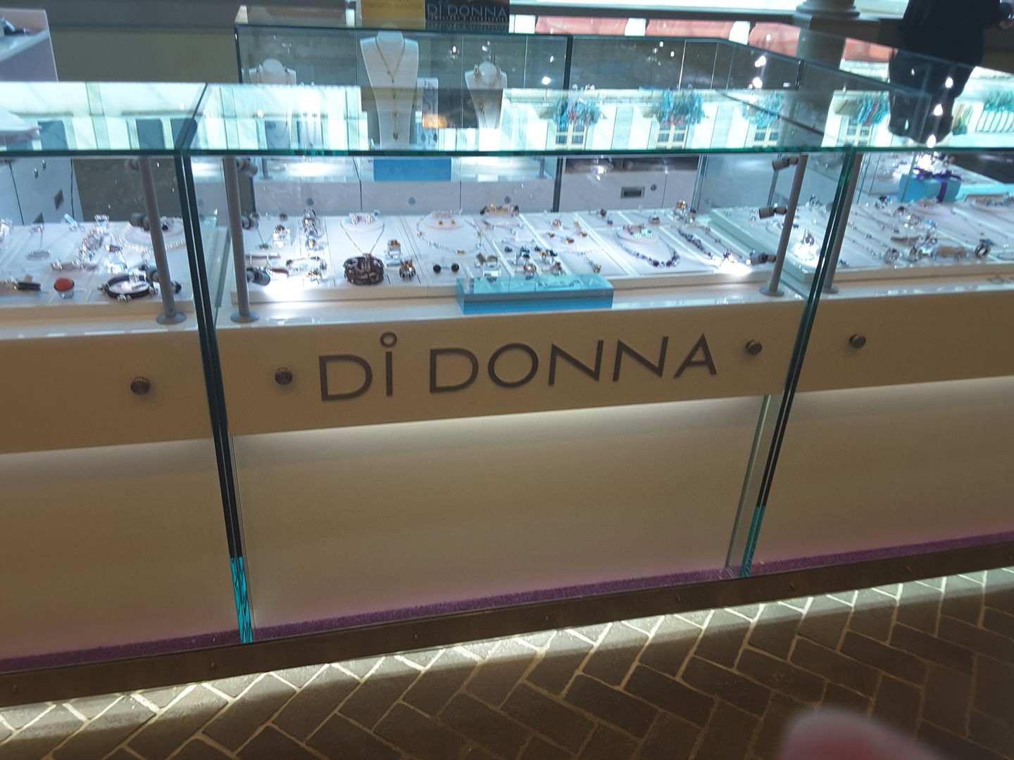HiDubai-business-di-dona-shopping-jewellery-precious-stones-jumeirah-1-dubai-2