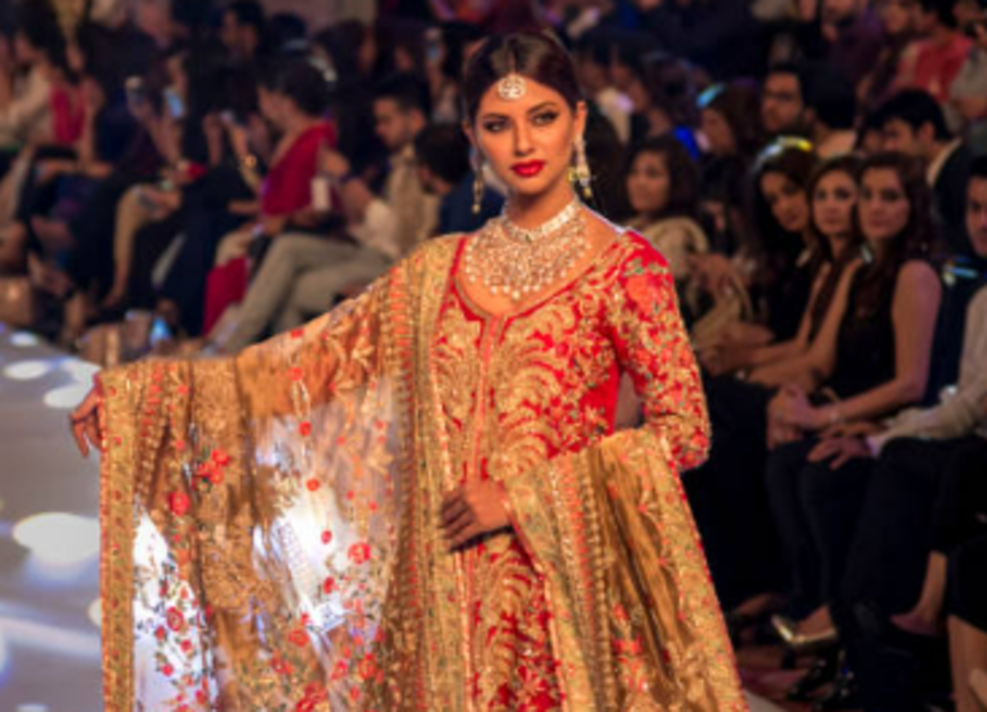 HiDubai-business-al-sadeqa-textile-trading-shopping-apparel-al-fahidi-al-souq-al-kabeer-dubai