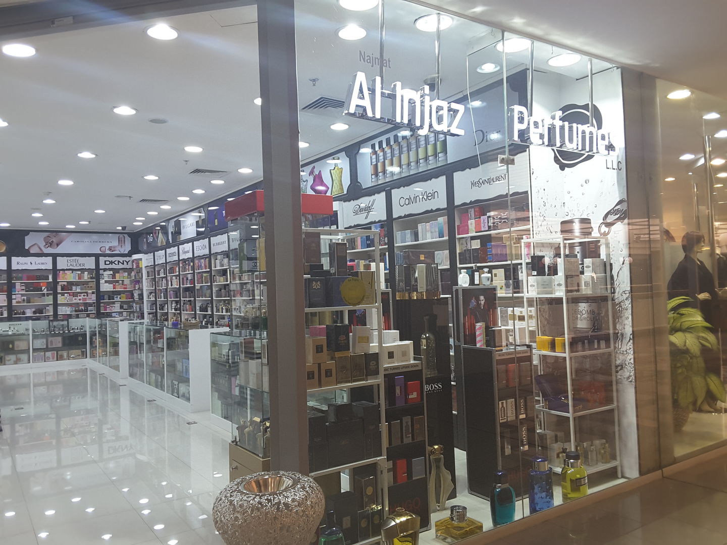 HiDubai-business-al-injaz-perfumes-shopping-beauty-cosmetics-stores-jumeirah-1-dubai
