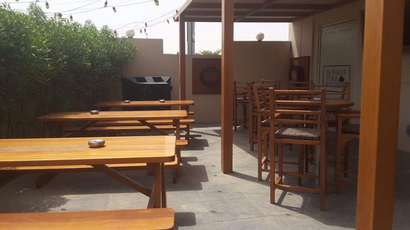 HiDubai-business-mr-toads-pub-kitchen-food-beverage-restaurants-bars-dubai-investment-park-1-dubai-5