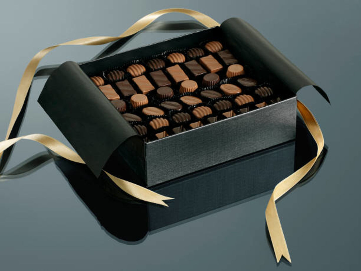 HiDubai-business-shaden-confections-chocolate-trading-food-beverage-bakeries-desserts-sweets-hor-al-anz-east-dubai