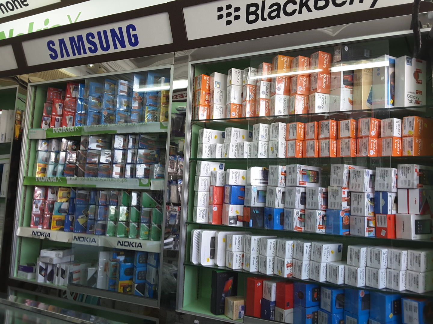 HiDubai-business-oasis-way-phones-trading-shopping-consumer-electronics-al-rashidiya-dubai-2