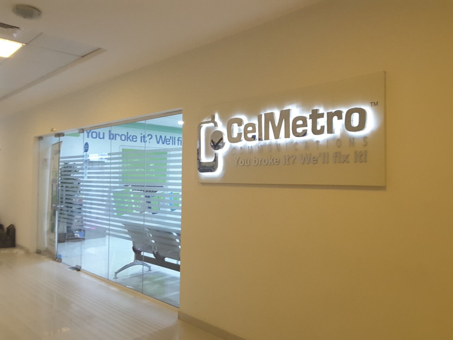 HiDubai-business-celmetro-shopping-consumer-electronics-jumeirah-lake-towers-al-thanyah-5-dubai-4