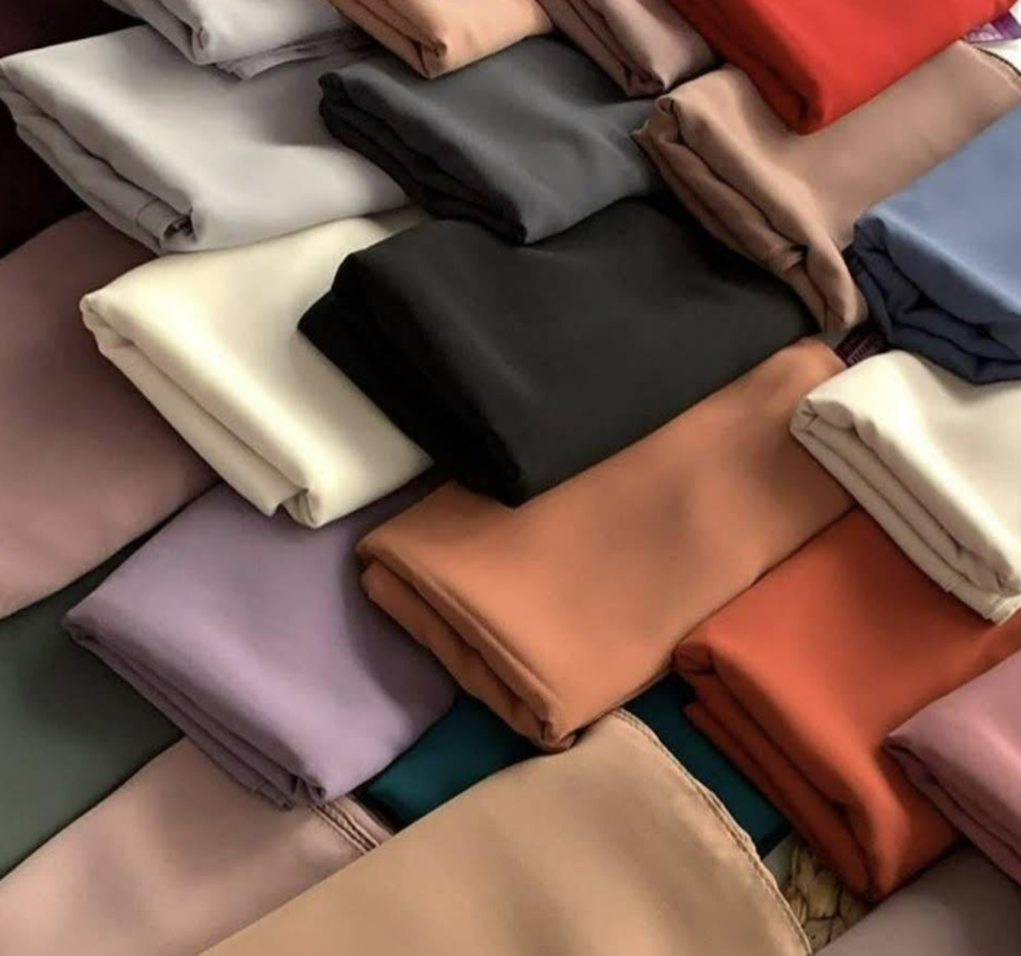 HiDubai-business-wadi-kashtaban-trading-shopping-apparel-al-daghaya-dubai