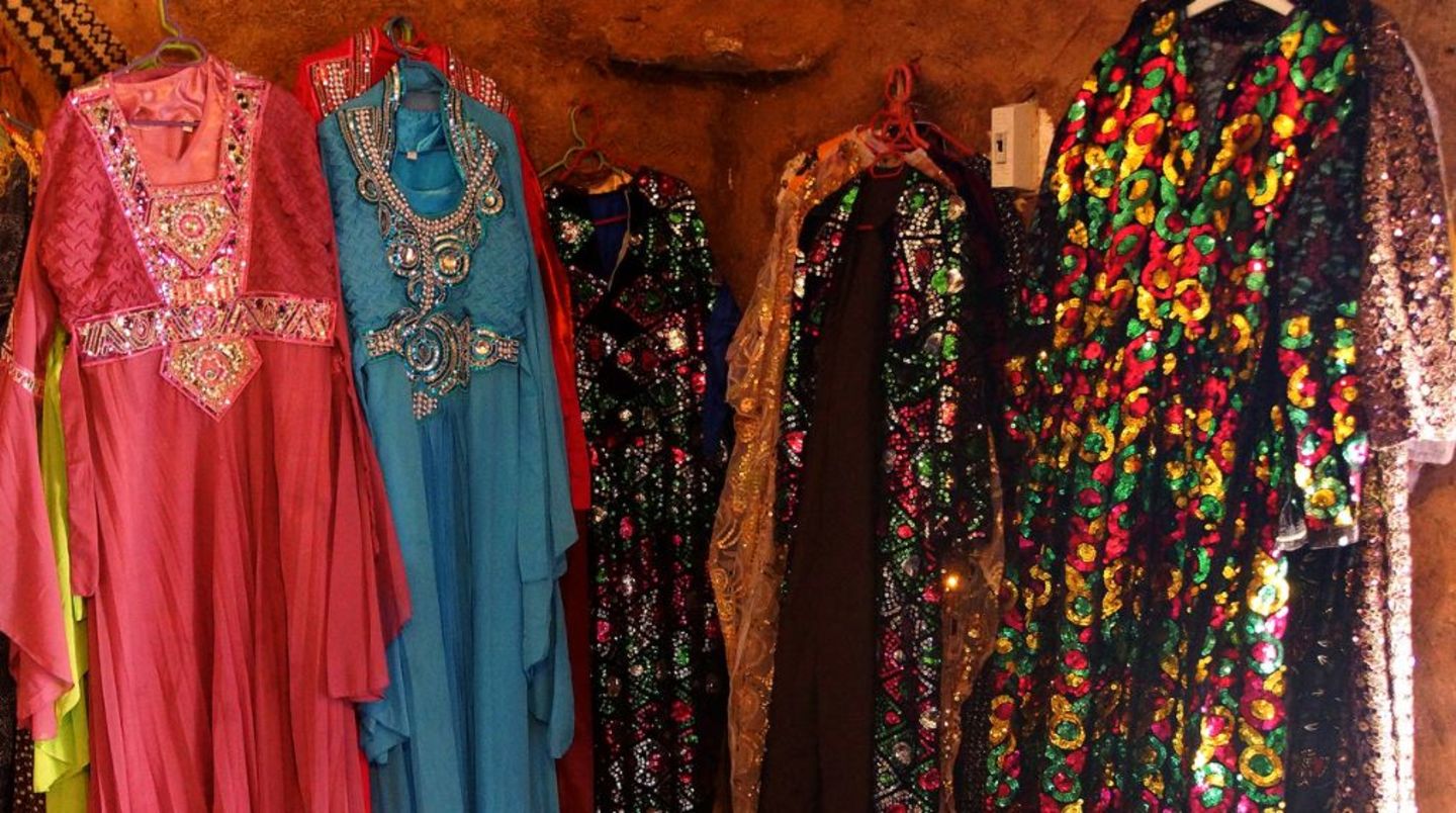 HiDubai-business-bait-al-taqdeer-general-trading-shopping-apparel-naif-dubai