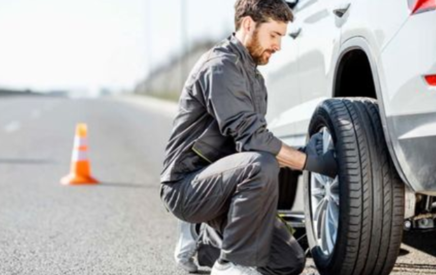 HiDubai-business-800-battery-transport-vehicle-services-car-assistance-repair-al-quoz-industrial-1-dubai