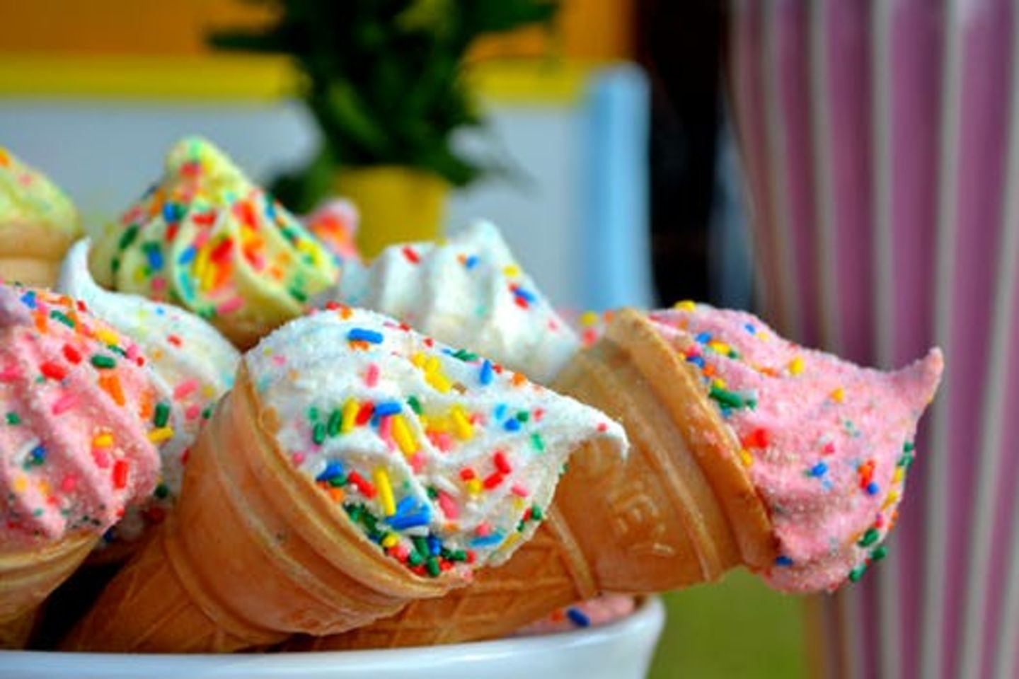 HiDubai-business-q-candy-icecream-food-beverage-bakeries-desserts-sweets-jumeirah-lake-towers-al-thanyah-5-dubai