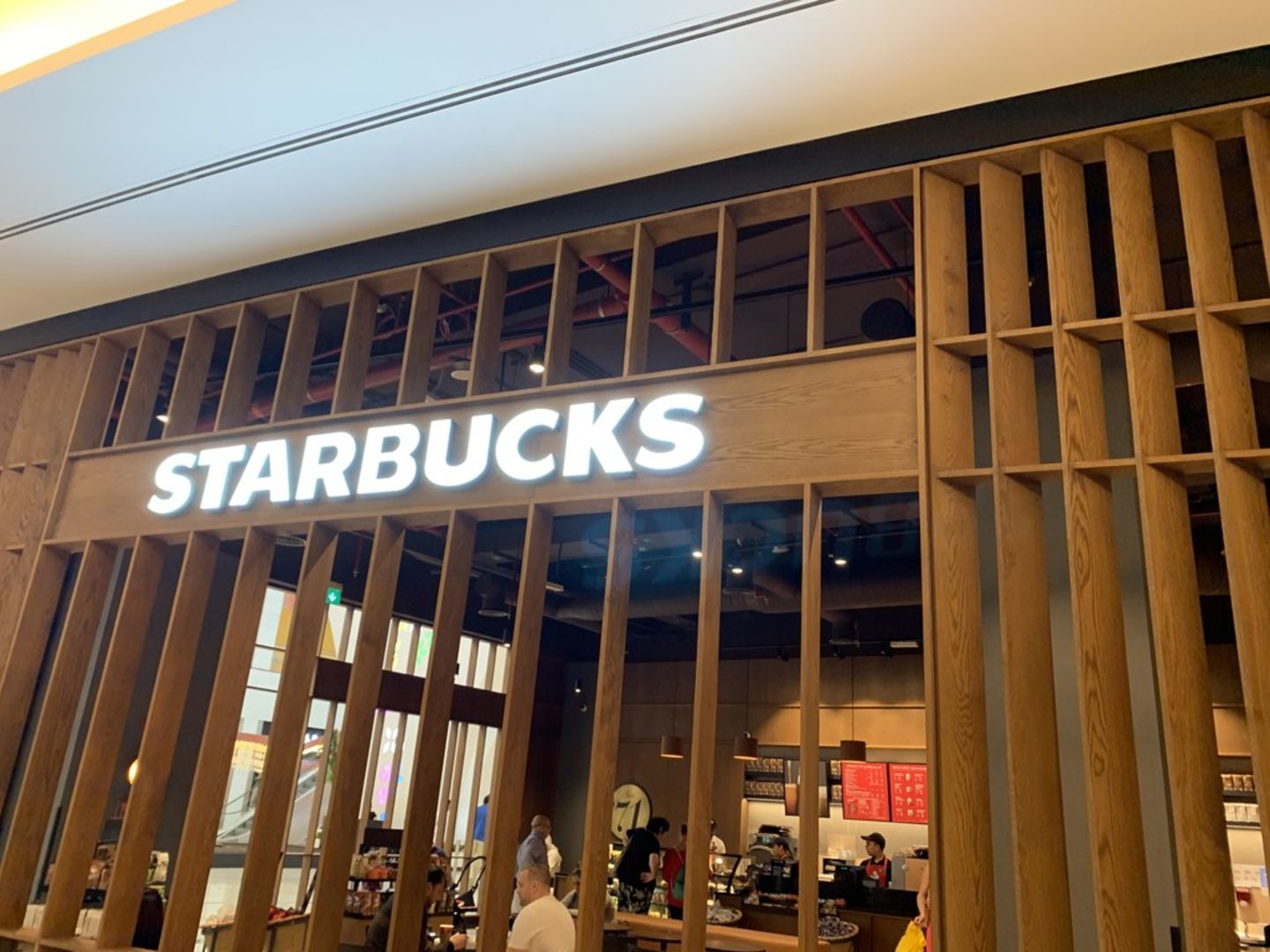 HiDubai-business-starbucks-food-beverage-coffee-shops-the-palm-jumeirah-nakhlat-jumeirah-dubai-3