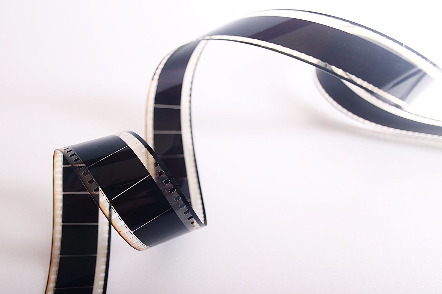 HiDubai-business-front-row-film-entertainment-b2b-services-distributors-wholesalers-al-garhoud-dubai-2