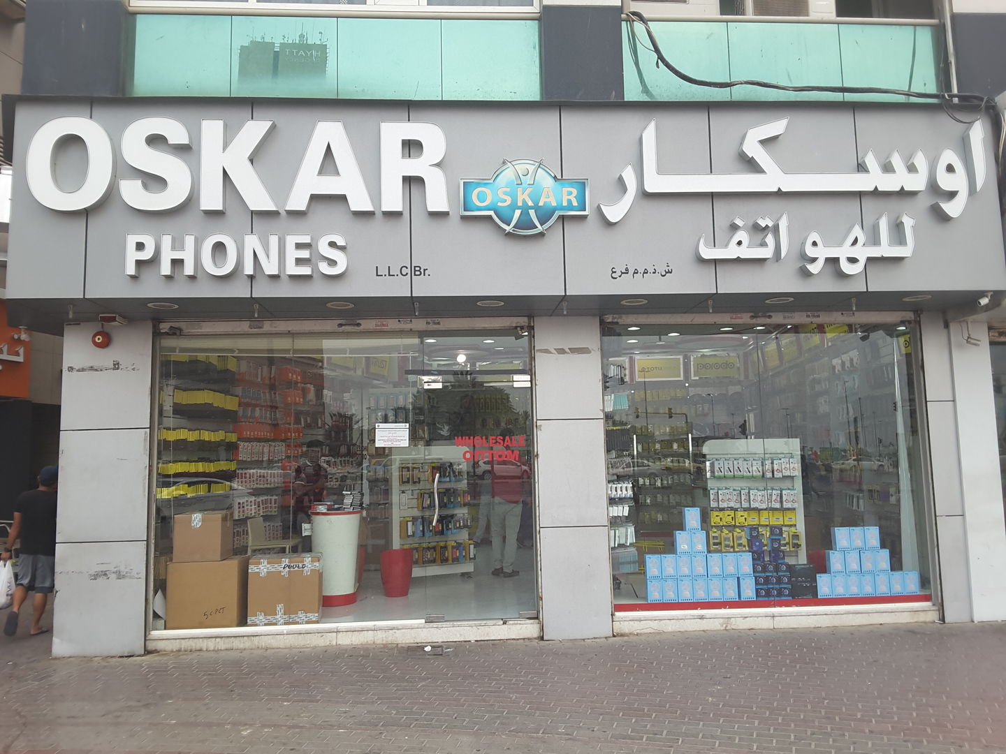 HiDubai-business-oskar-phones-shopping-consumer-electronics-al-murar-dubai-2