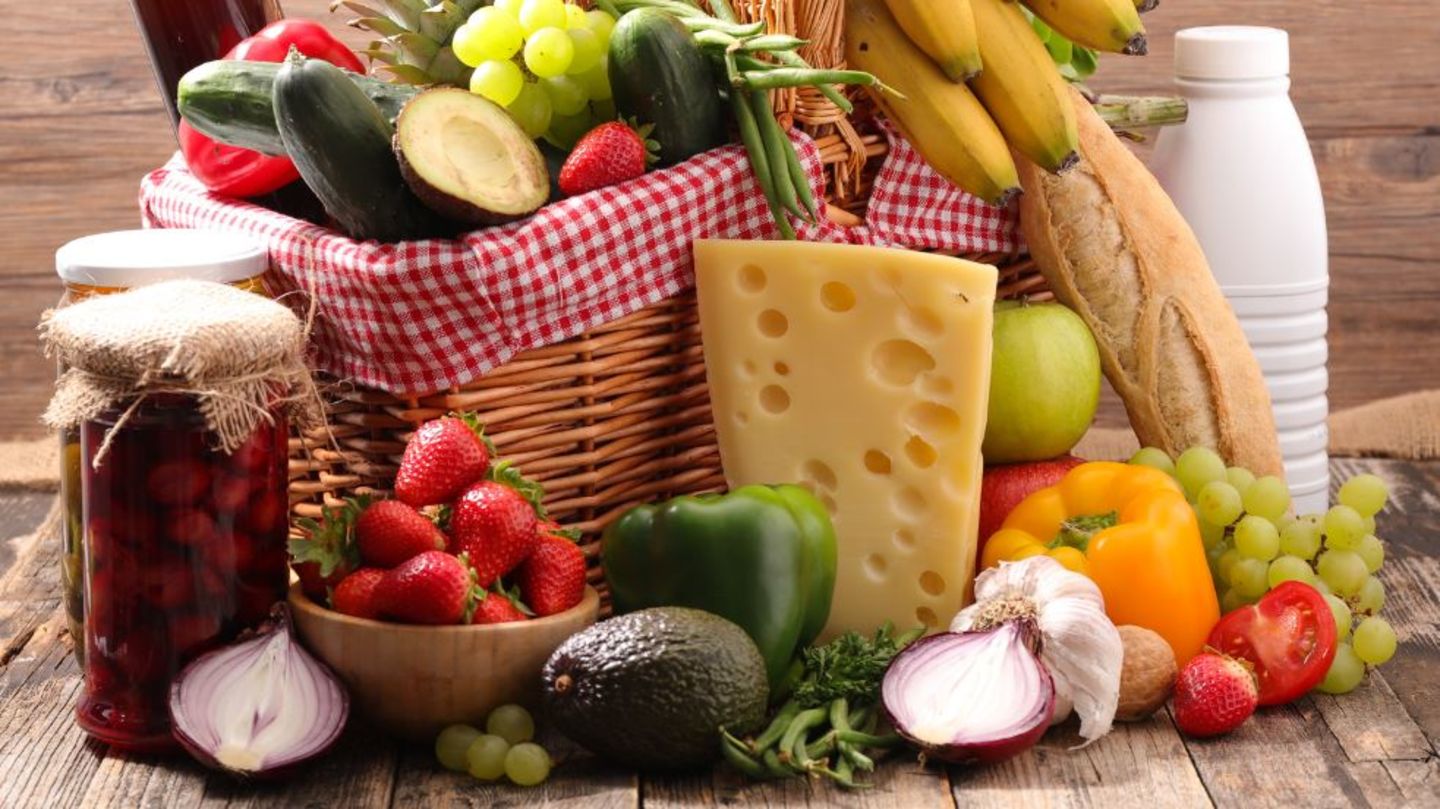 HiDubai-business-v-five-star-al-madina-minimart-shopping-supermarkets-hypermarkets-grocery-stores-nad-al-hammar-dubai