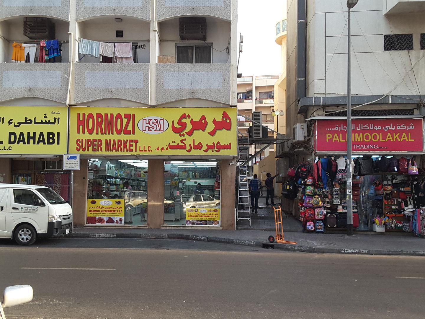 HiDubai-business-hormozi-supermarket-shopping-supermarkets-hypermarkets-grocery-stores-meena-bazar-al-souq-al-kabeer-dubai-2