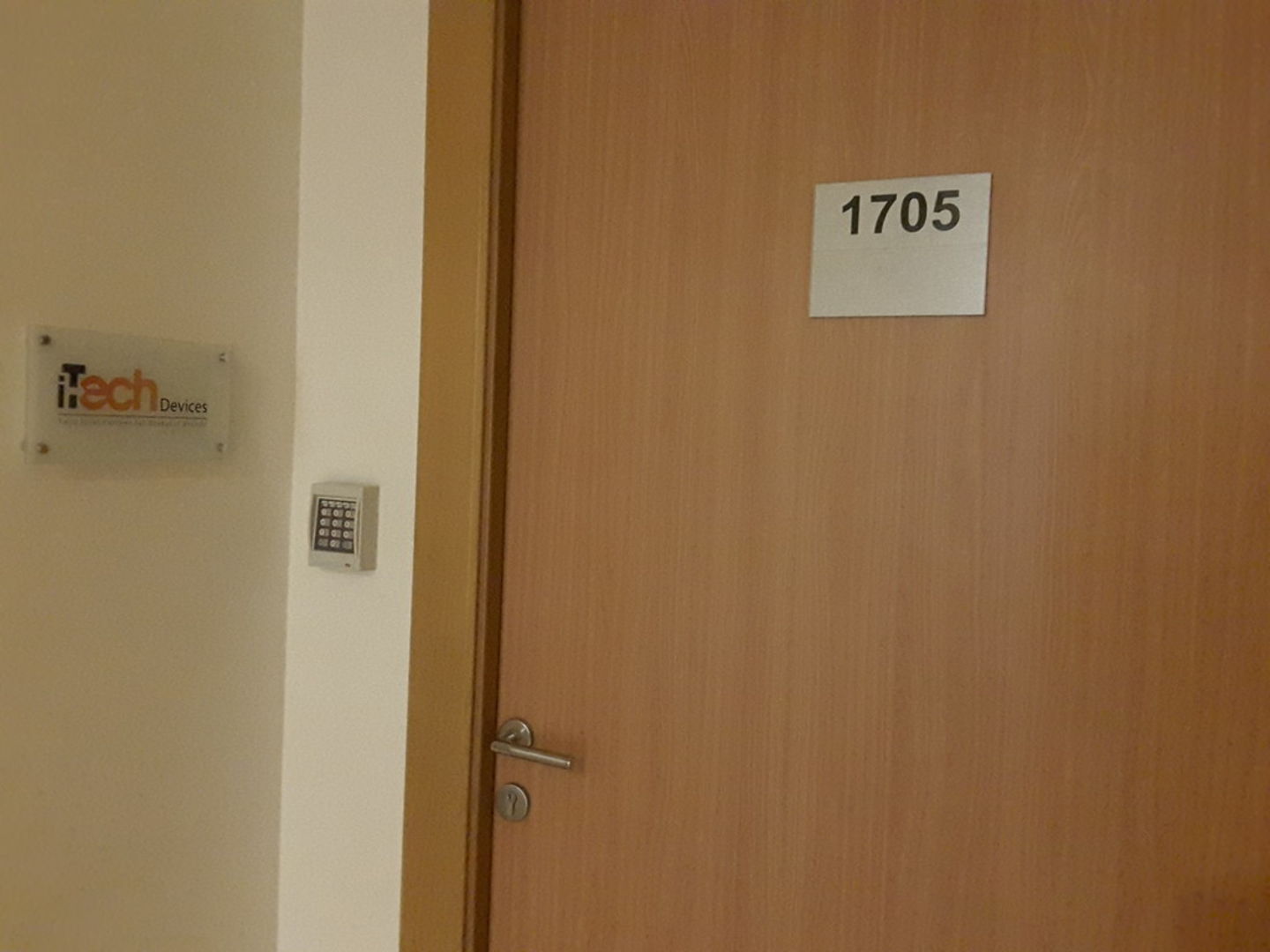 HiDubai-business-itech-devices-trading-b2b-services-distributors-wholesalers-business-bay-dubai-2