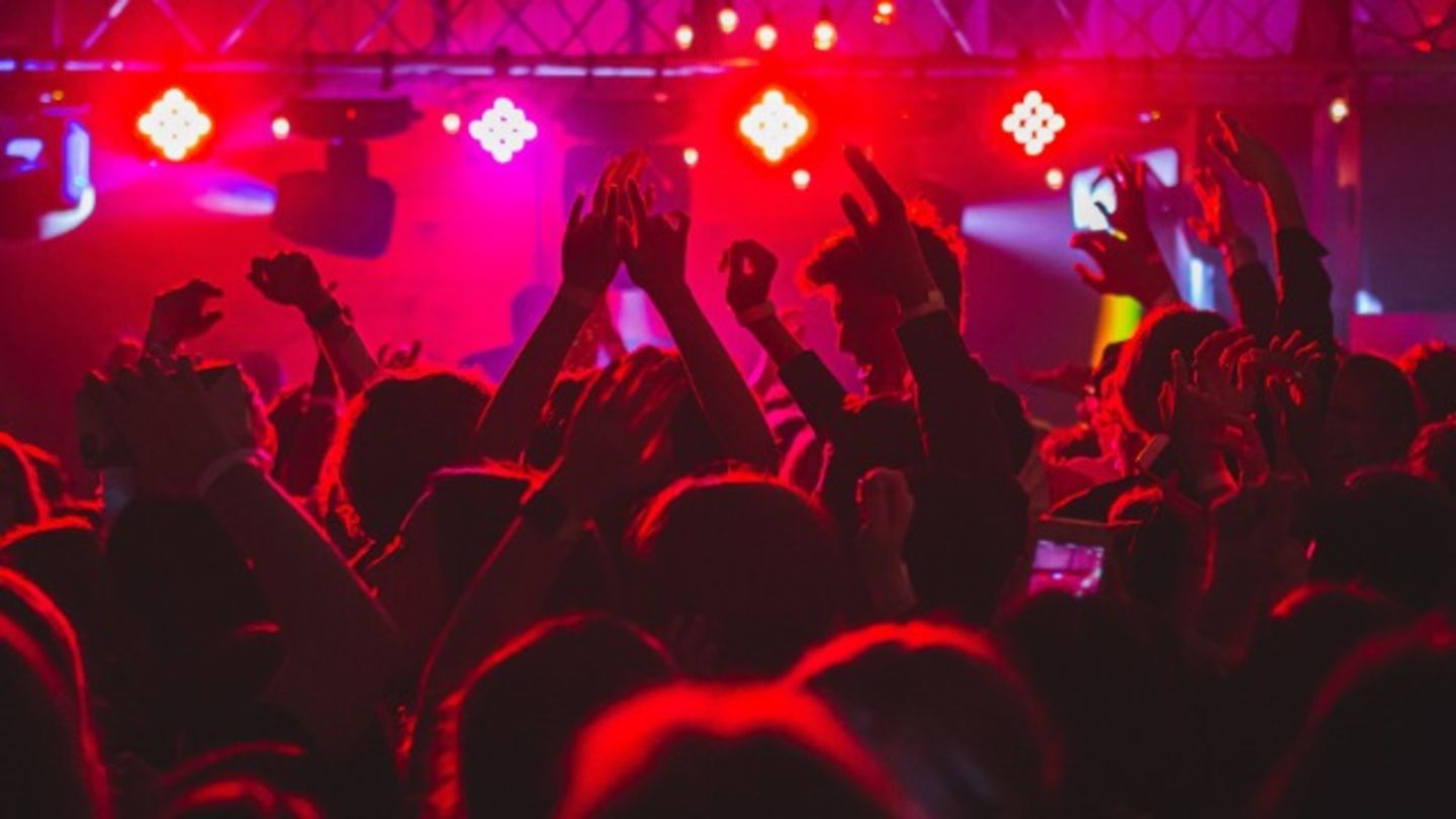 HiDubai-business-jhalak-asian-night-club-leisure-culture-nightclubs-al-muteena-dubai