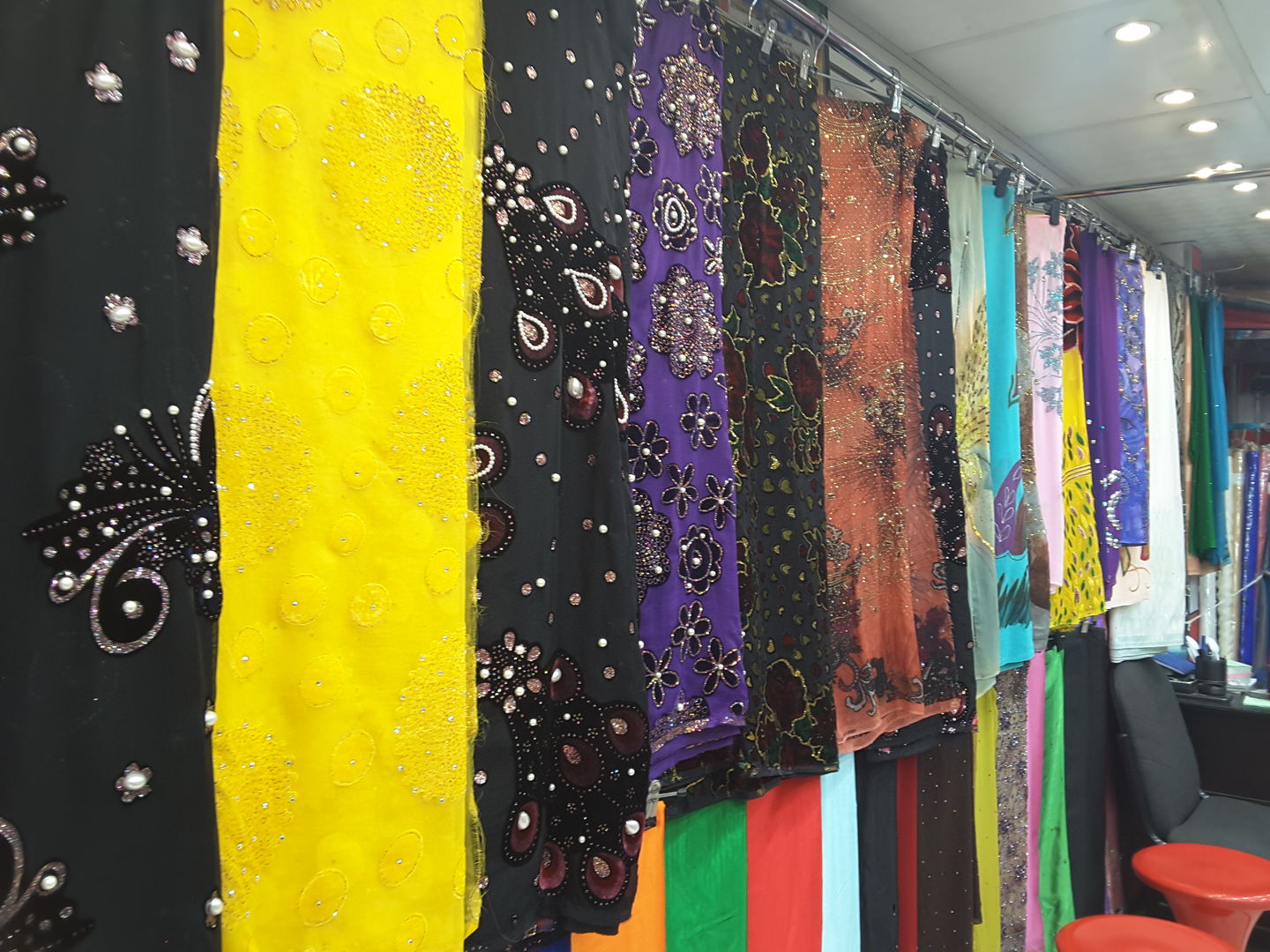 HiDubai-business-shati-al-madeena-tailoring-embroidery-shopping-apparel-al-daghaya-dubai-2