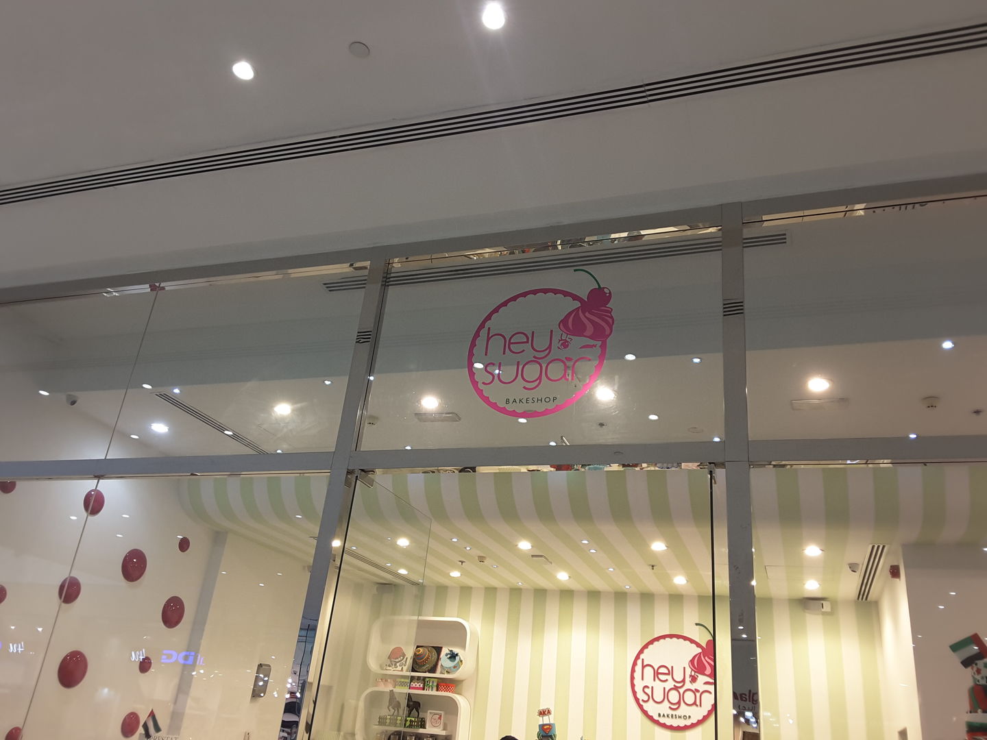 HiDubai-business-hey-sugar-bakeshop-food-beverage-bakeries-desserts-sweets-mirdif-dubai-2