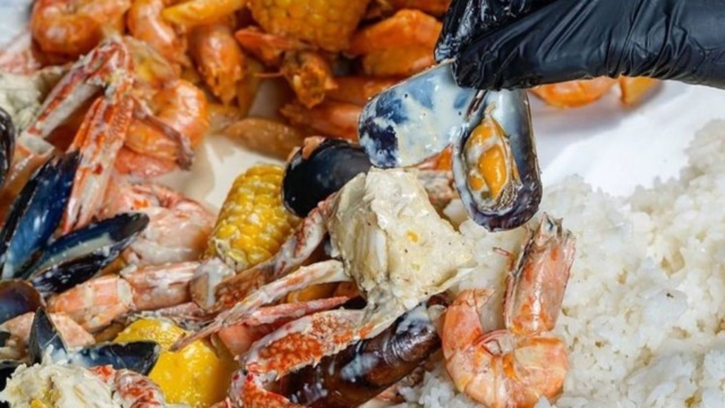 HiDubai-business-local-mussels-cafeteria-food-beverage-restaurants-bars-al-warqaa-1-dubai