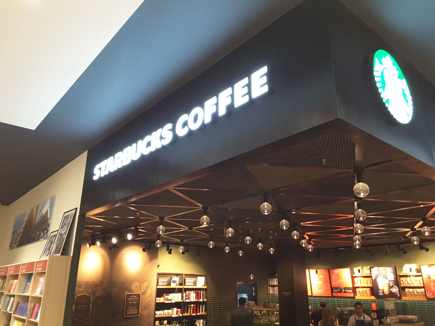 HiDubai-business-starbucks-food-beverage-coffee-shops-al-barsha-1-dubai-8