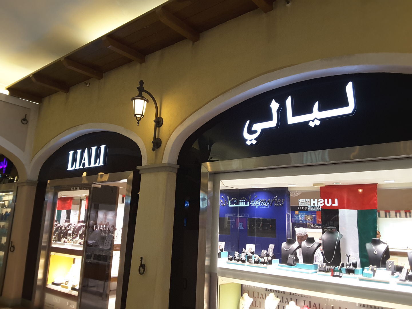 HiDubai-business-liali-shopping-jewellery-precious-stones-jumeirah-1-dubai-2