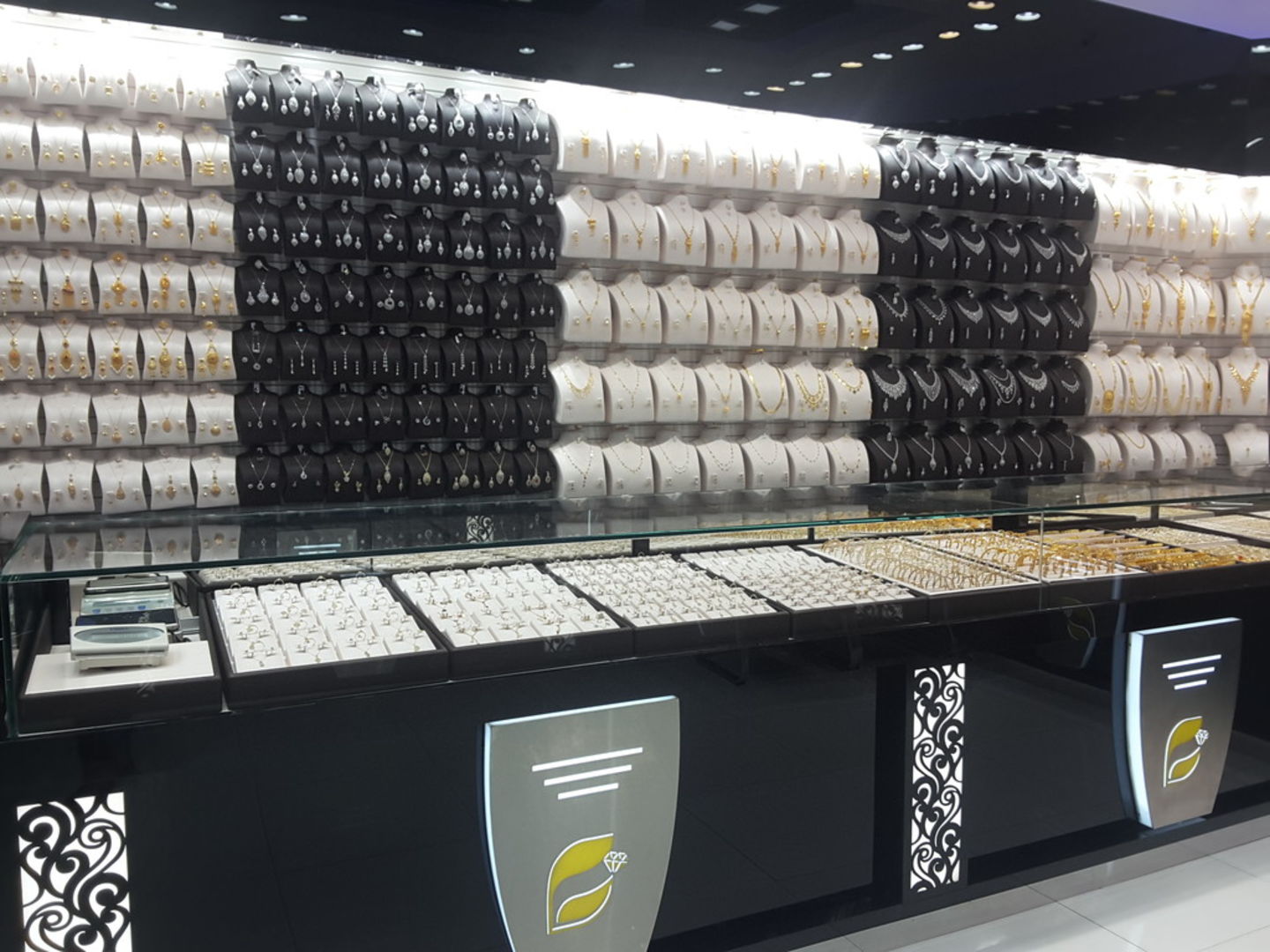 HiDubai-business-onex-rose-jewellery-shopping-jewellery-precious-stones-al-twar-1-dubai