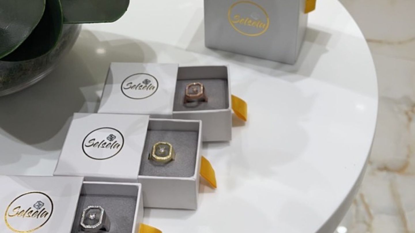 HiDubai-business-selsela-shopping-jewellery-precious-stones-al-wasl-dubai