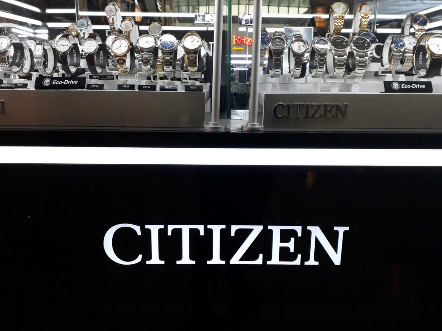 HiDubai-business-citizen-shopping-watches-eyewear-burj-khalifa-dubai-2