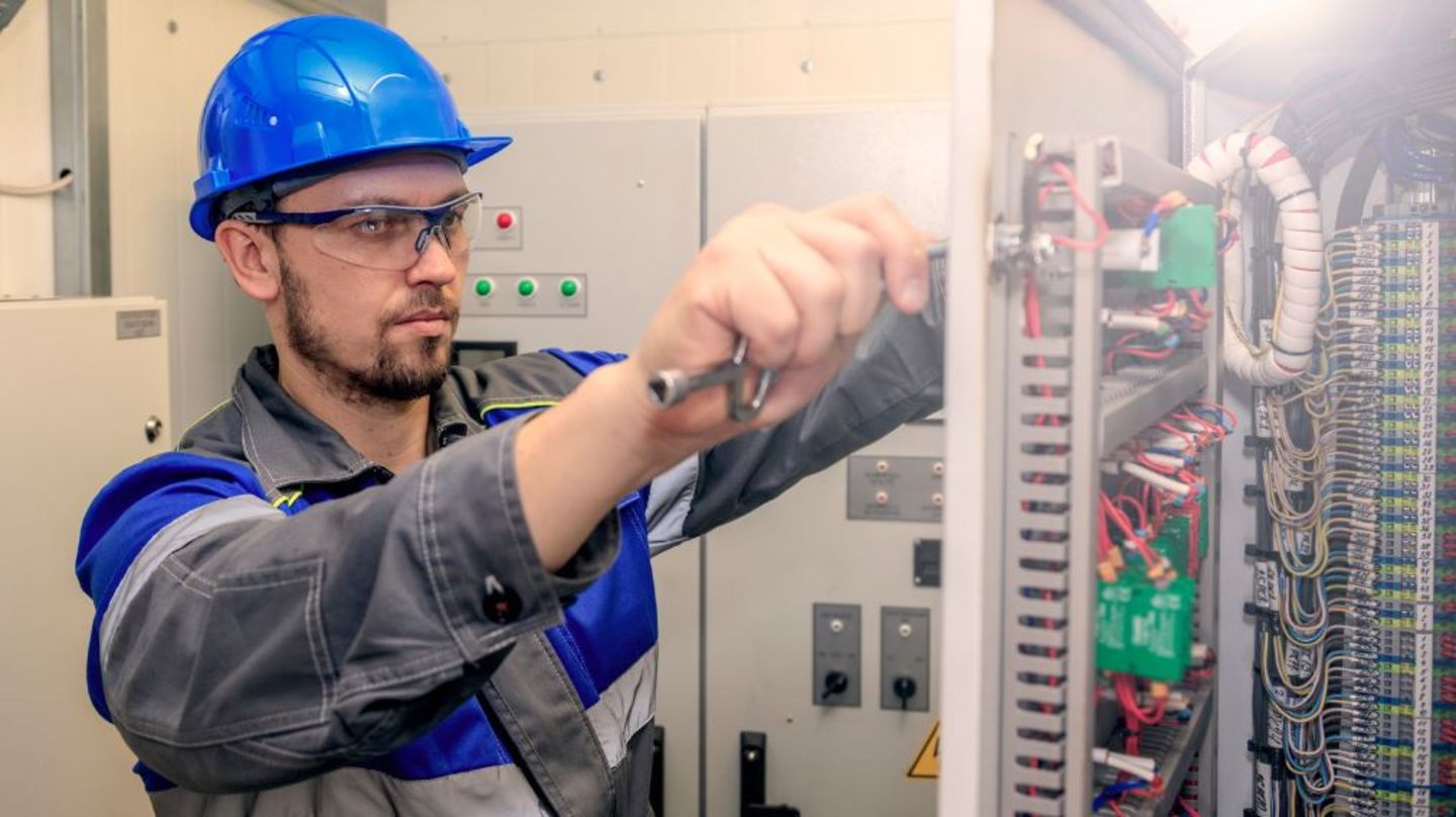 HiDubai-business-master-tech-technical-services-home-handyman-maintenance-services-al-quoz-industrial-1-dubai